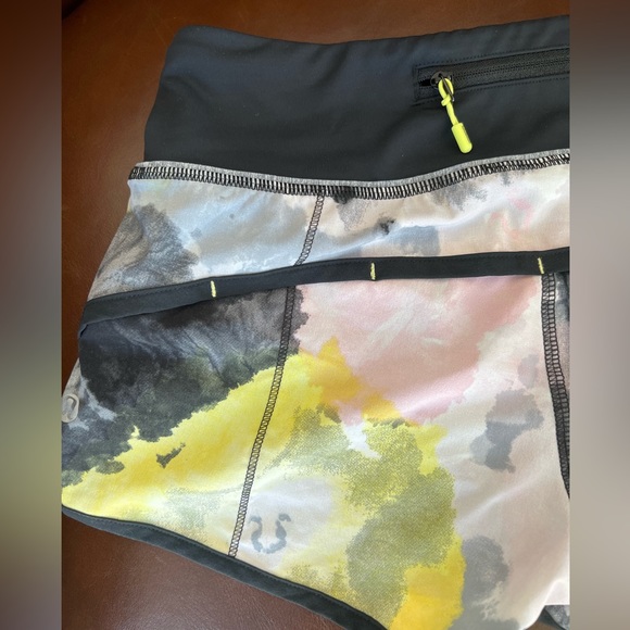 Lululemon Athletica Speed Short size 2 Citron Tinted Canvas - Picture 5 of 5